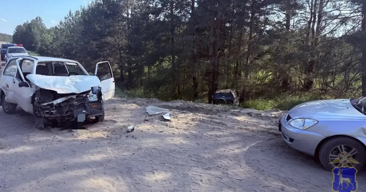 Произошло столкновение Lada Niva и "Оки"