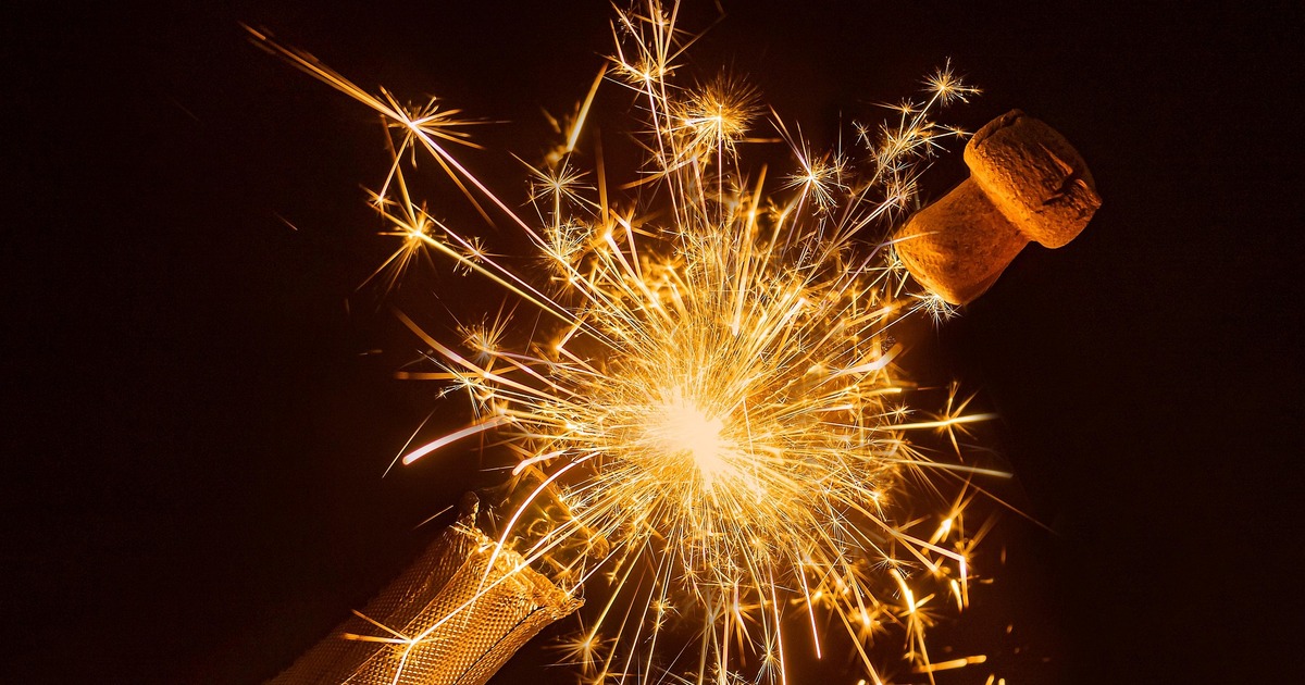 Самара запретит салюты и ракеты с 30 декабря в местах массовых гуляний Городские власти вводят ограничения на использо...