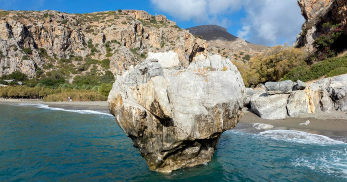 Под Бермудскими островами обнаружили уникальный каменистый слой толщиной 20 км Ученые выявили под Бермудскими островами необыч...