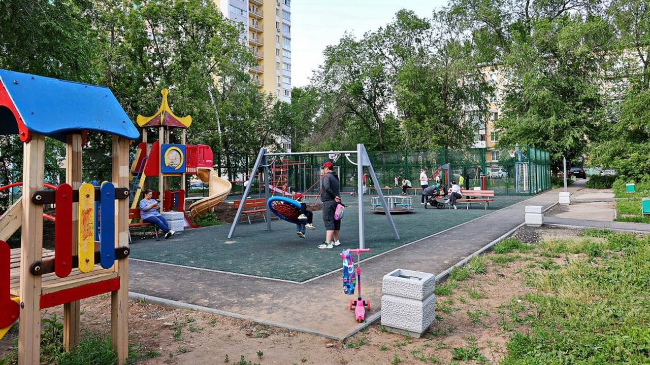 В Самаре проверяют качество благоустройства 6 дворов в Октябрьском районе Дворы были обновлены по национальному проекту