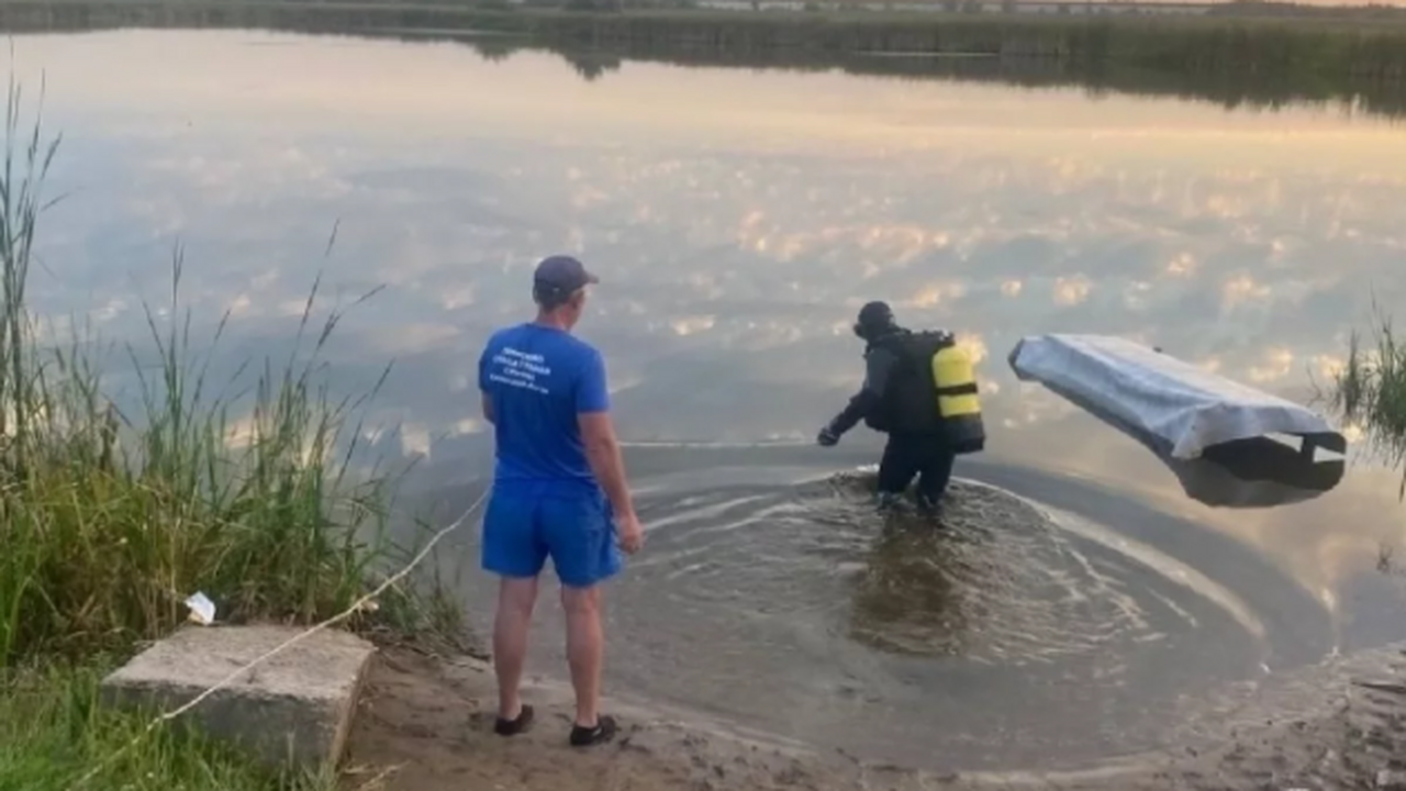 3 августа под Самарой на озере Тростяное утонул мужчина, тело нашли водолазы Об инциденте сообщила Поисково-спасательная слу...