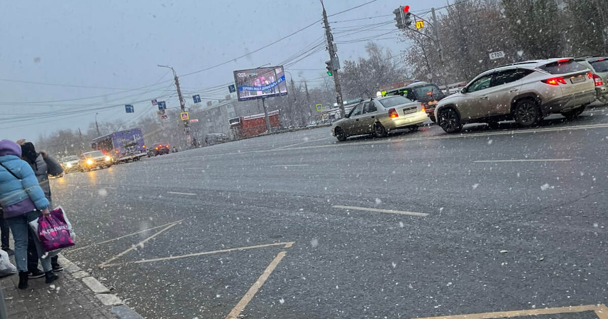 В Самаре усилен режим работы городских служб из-за неблагоприятной погоды В Самаре ожидается плохая погода, поэтому город...