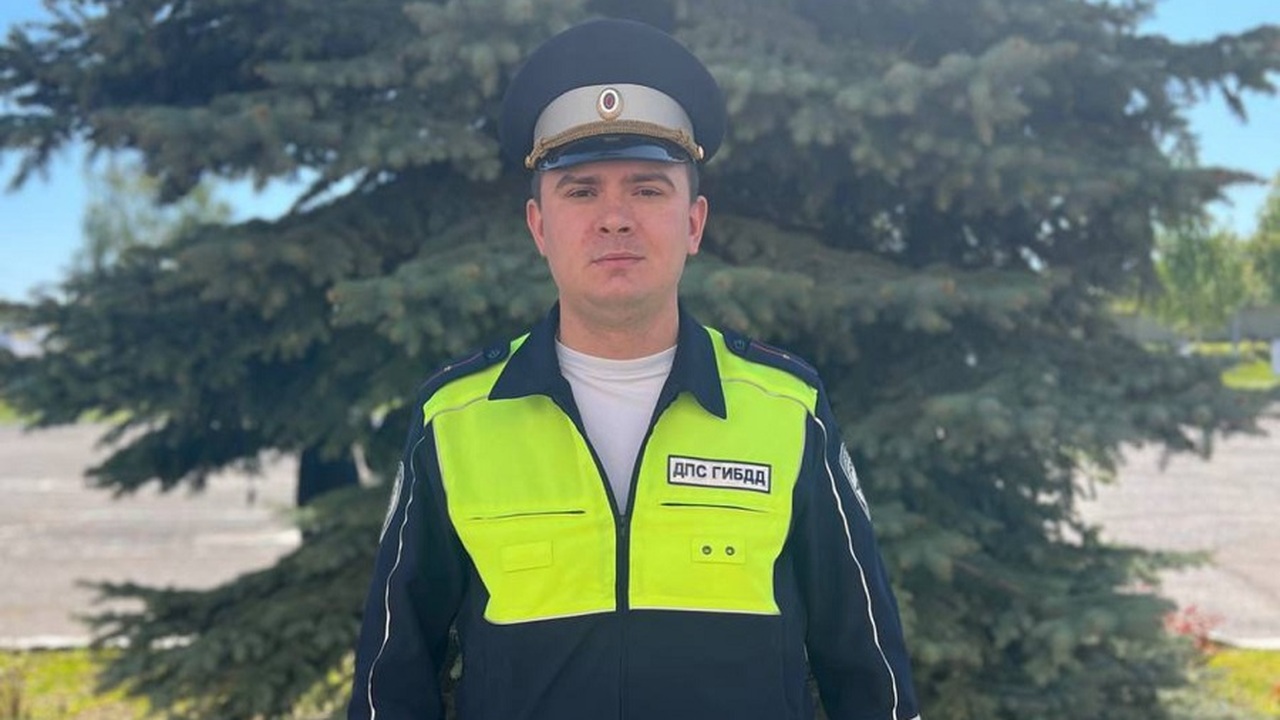Лейтенант полиции Сидоров доставил женщину в ро...