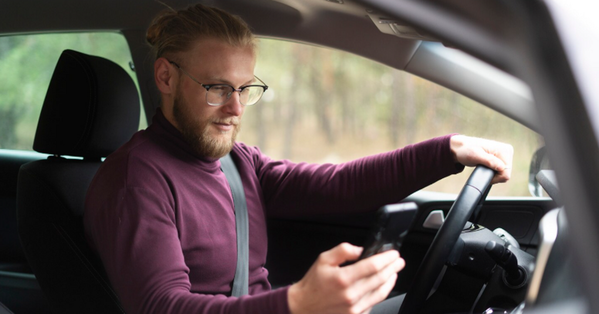 Отметка «АТ» в правах лишает водителей права садиться за руль «механики» Выбор типа коробки передач при обучении в автош...