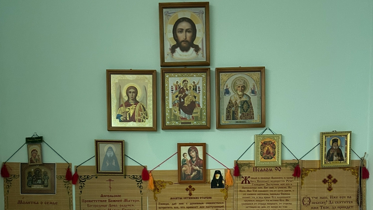 Как правильно утилизировать иконы и святыни, которые пришли в негодность Весной 2025 года около реки Сура обнаружили зав...
