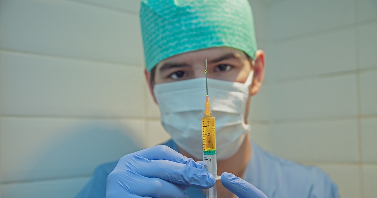 Онищенко назвал причины отказа россиян от вакцинации против бешенства Академик напомнил, что бешенство относится к чи...