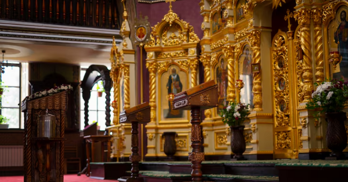 В христианском учении тема конца света занимает...