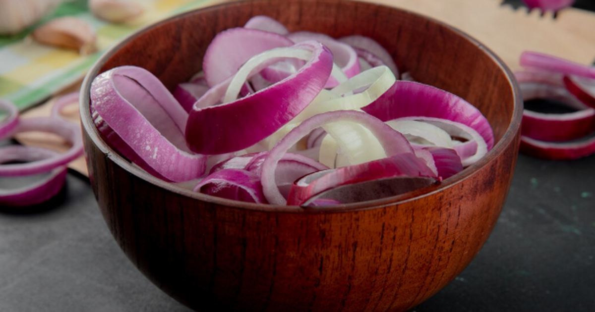 Маринованный лук готов за пару минут: простой рецепт, который спасёт любое блюдо Маринованный лук за 3 минуты: вкусно, полезно и...