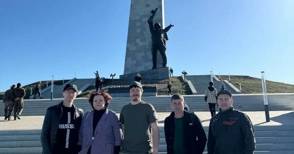 Саур-Могила — курган высотой 278 метров, с кото...