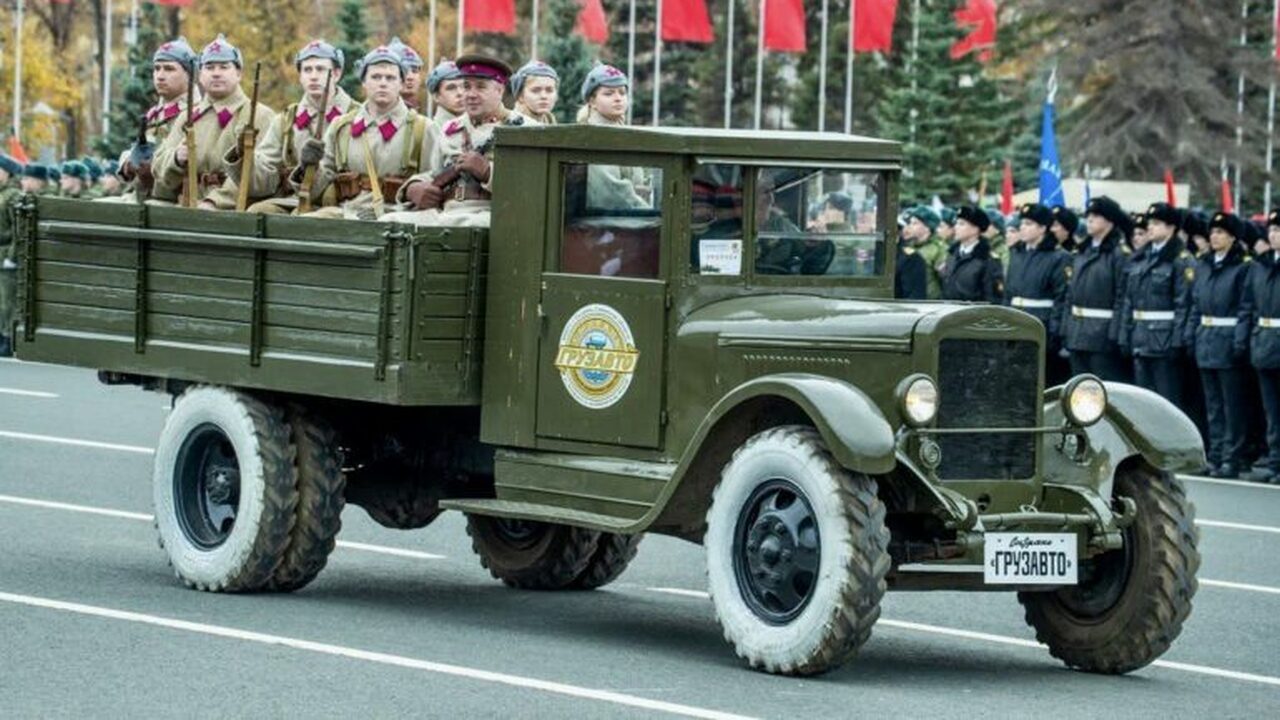 Впервые в Параде будет участвовать военная техн...