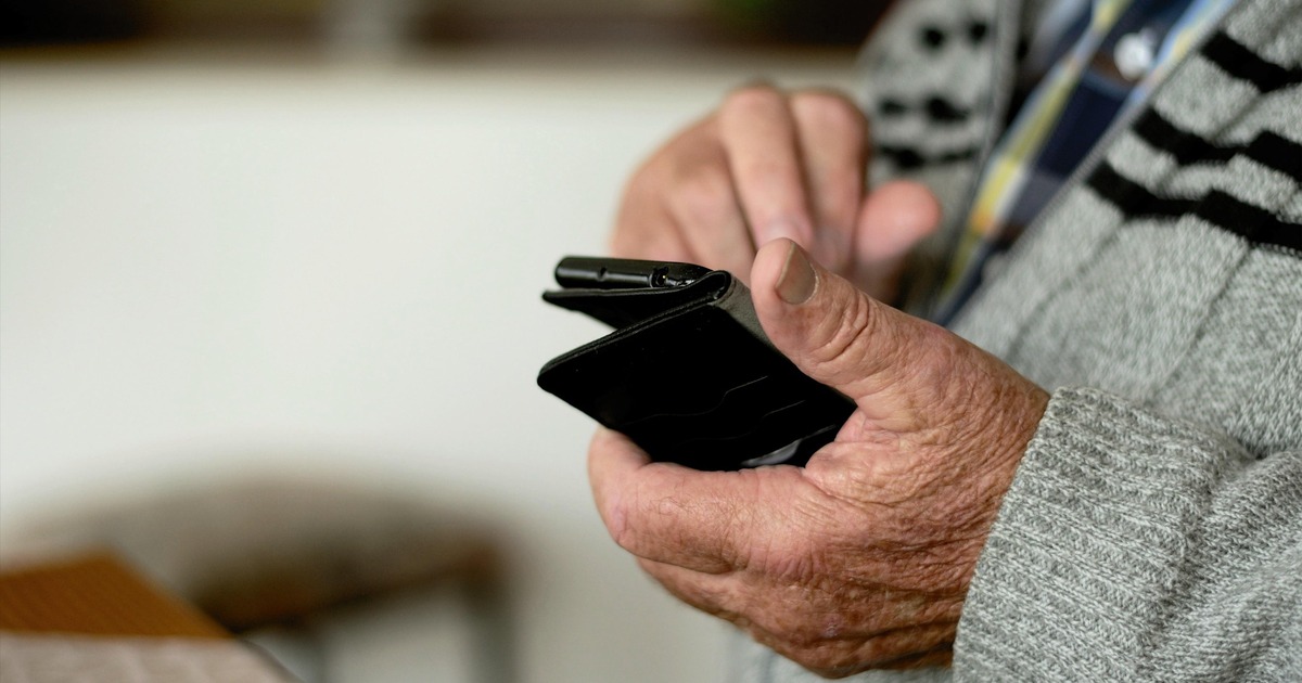 «Пошутил» от скуки: 68-летний дагестанец отправлен в колонию за звонок о теракте Спецслужбы смогли быстро вычислить "шутника"