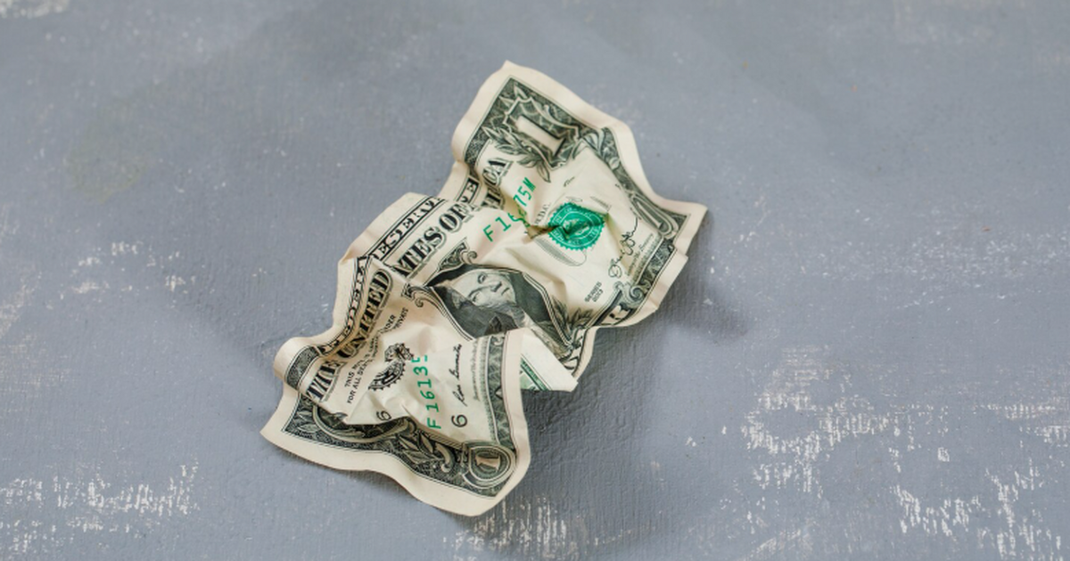 В Таиланде туристам запрещено мять и бросать ку...