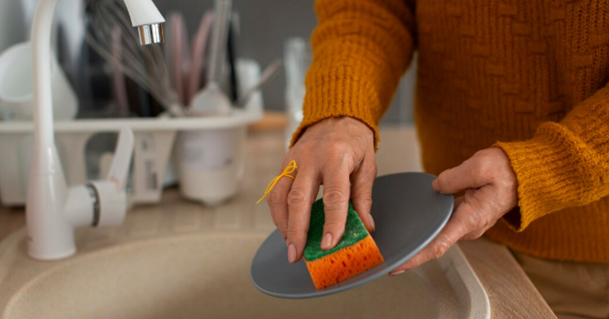 Знакомая картина: помыли посуду — и кожа рук ст...