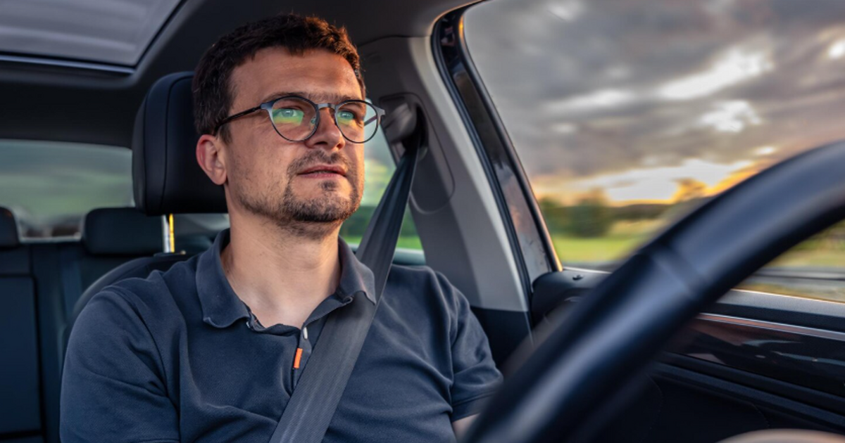 Для многих автомобилистов музыка за рулем стала...