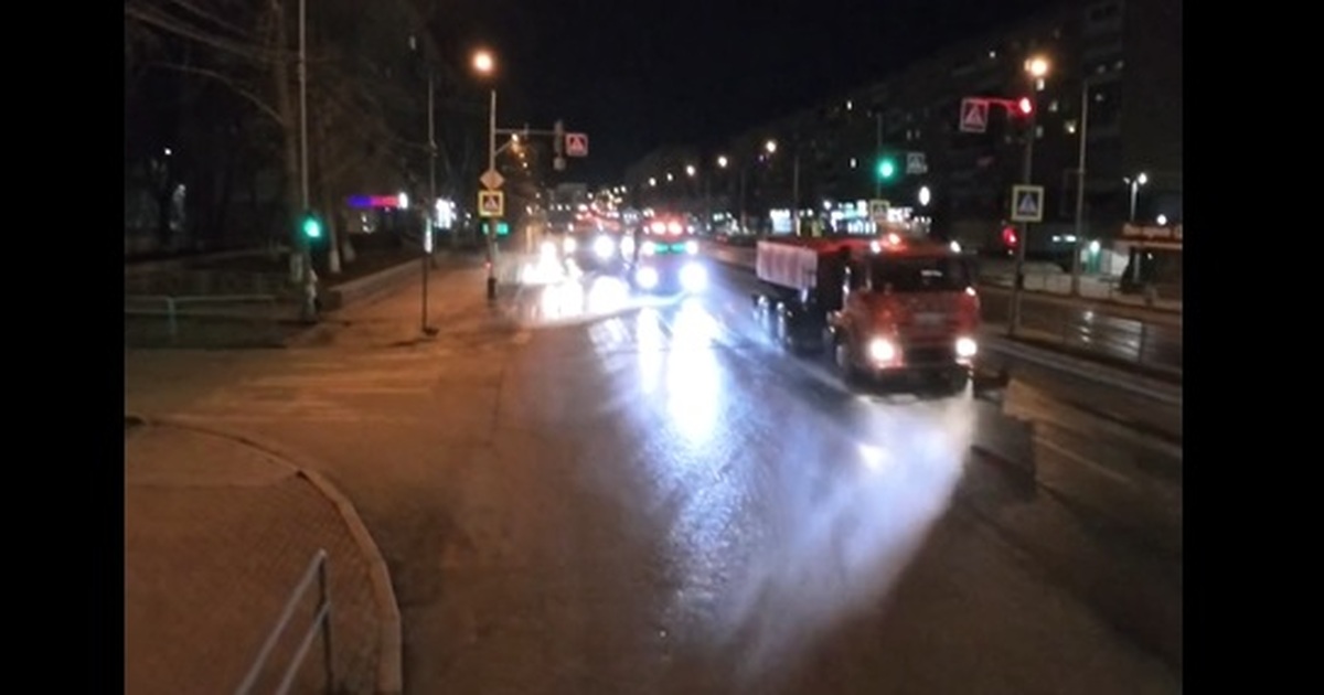 Оно позволяет удалять масляные пятна, следы шин...