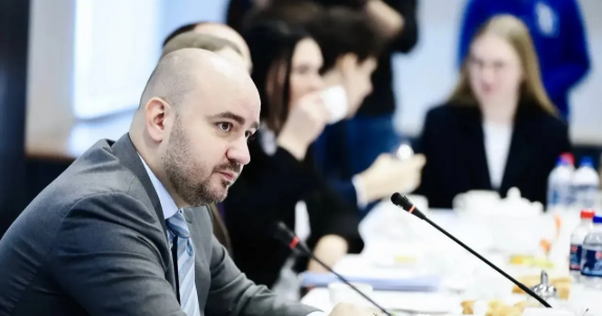 Губернатор провёл диалог с учащимися и молодыми...