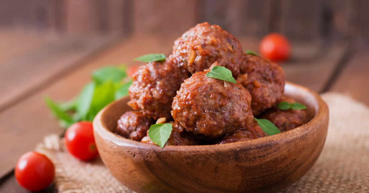 Чтобы котлеты таяли во рту, бабушка научила добавлять в фарш особый ингредиент: теперь готовлю только так Котлеты могут быть просто ужином, а могут — той...