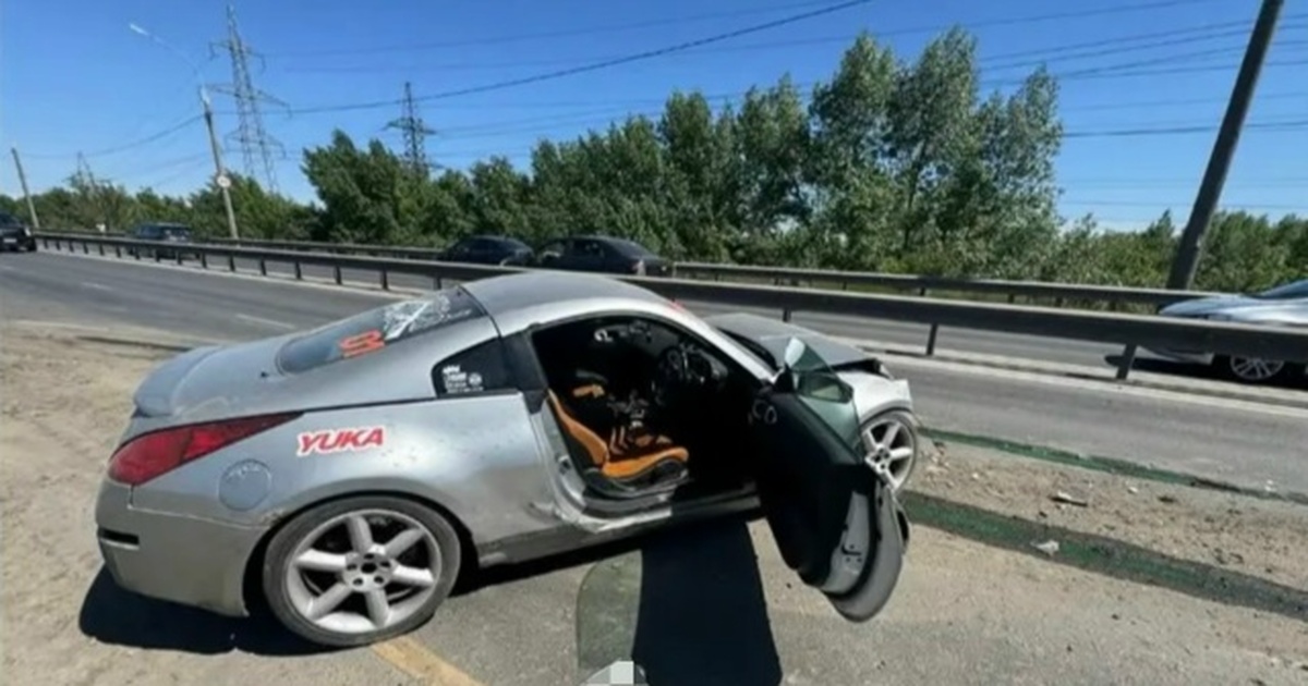 Во время перестроения Lada Granta столкнулась с...