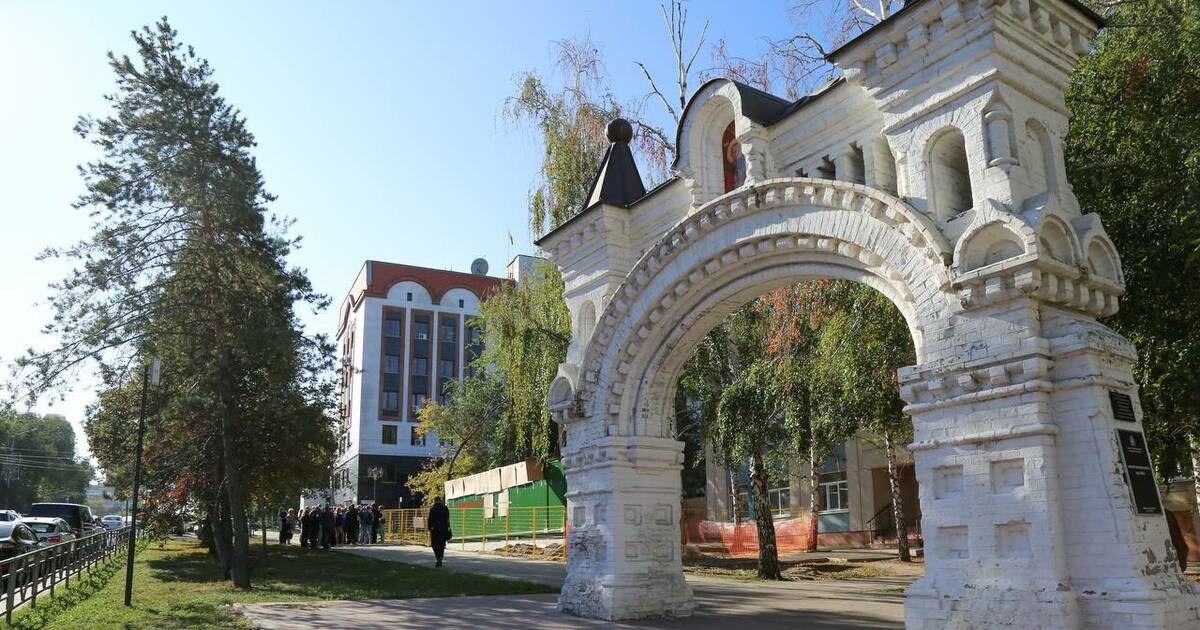 Покрытие памятника начало разрушаться