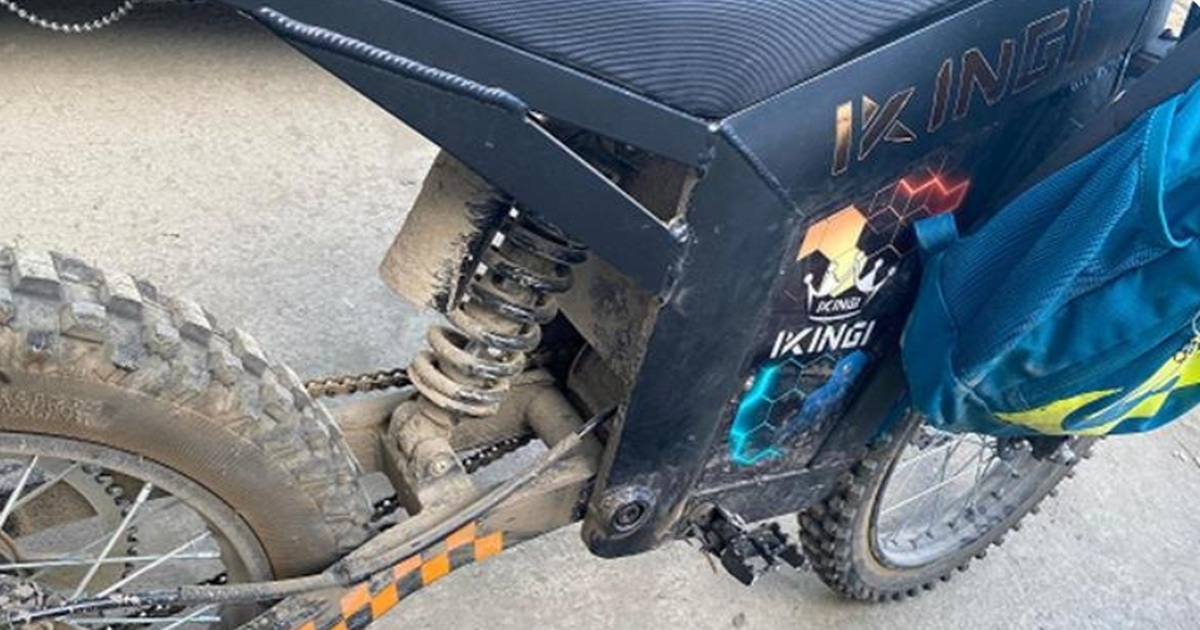 В Самаре 12-летний подросток на электромопеде наехал на 8-летнего ребёнка В Самаре 12-летний подросток на электромопеде с...