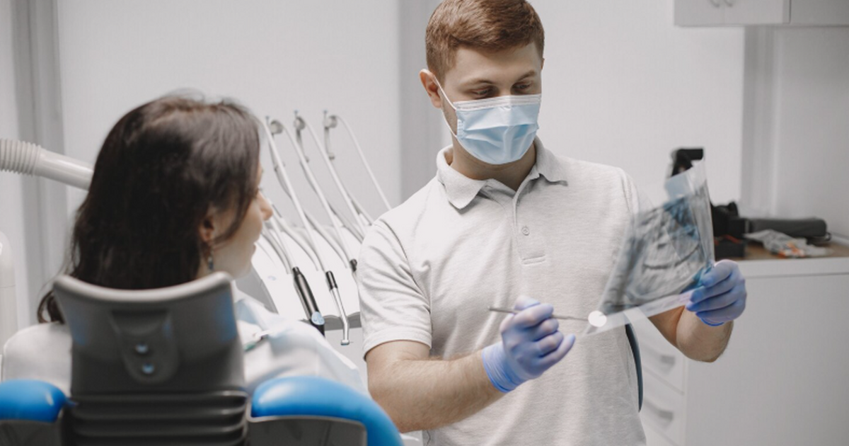 Главный стоматолог Минздрава РФ Олег Янушевич с...