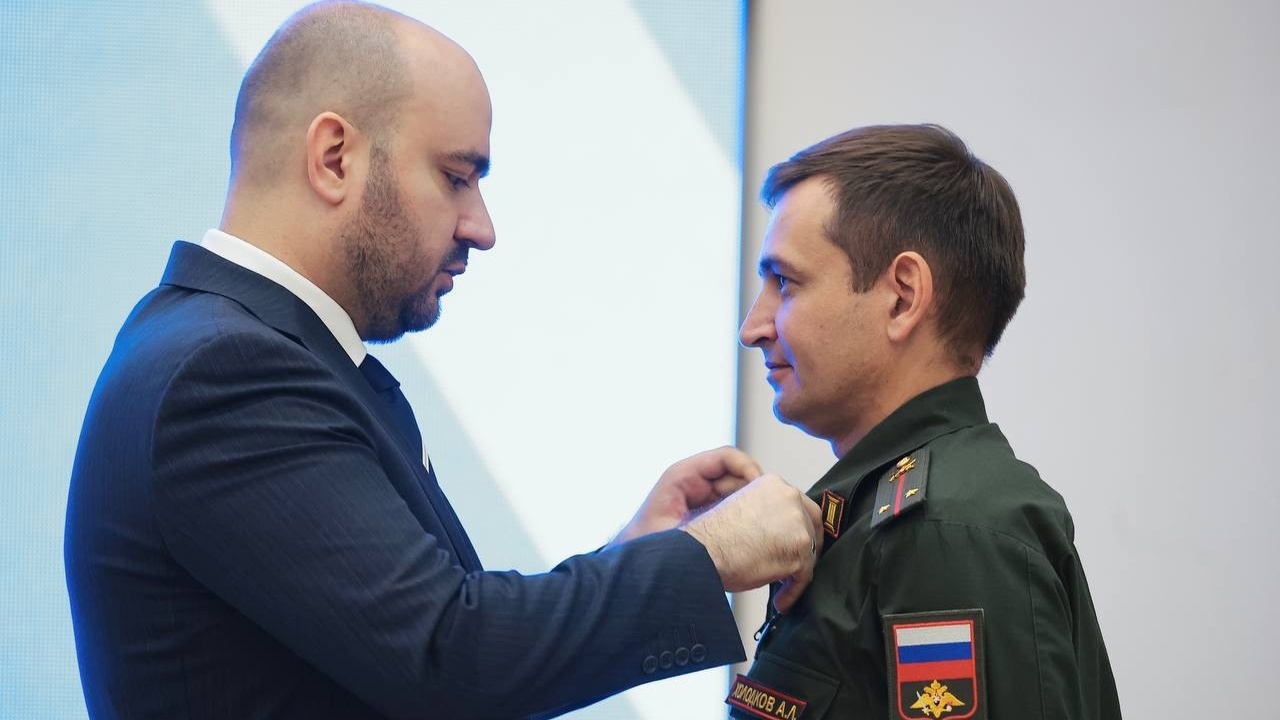 12 июня в Самаре губернатор вручил государственные награды жителям региона Церемония состоялась в преддверии празднования ...