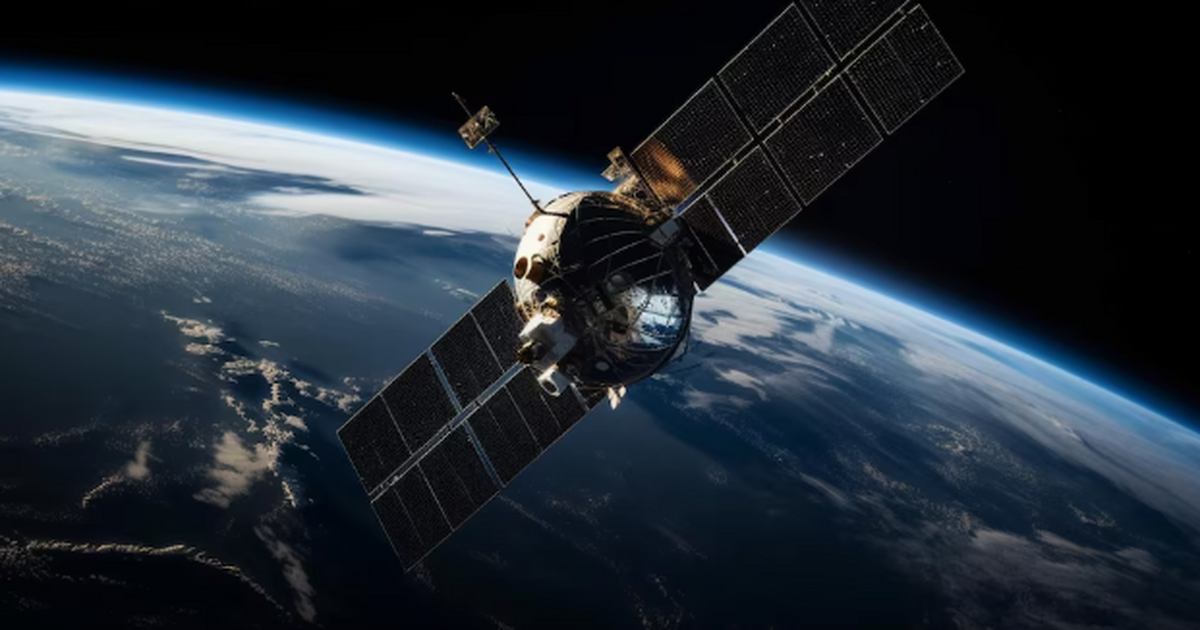 Оператор спутникового телевидения НТВ‑Плюс восс...