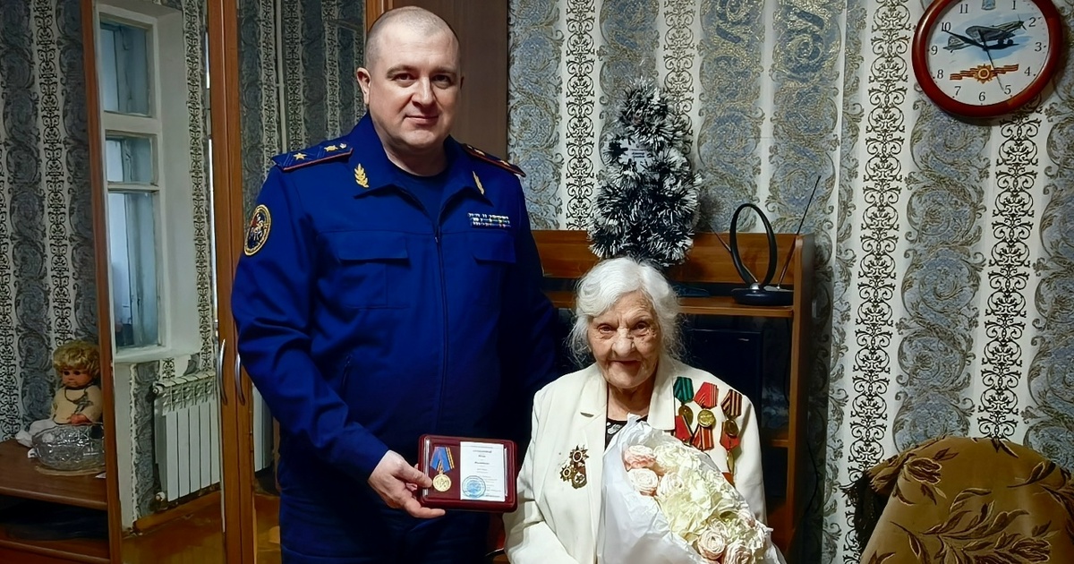 В Самаре Следственный комитет наградил 102-летнюю участницу штурма Берлина Юлия Филипповна Кузнецова служила в 594 авиацио...