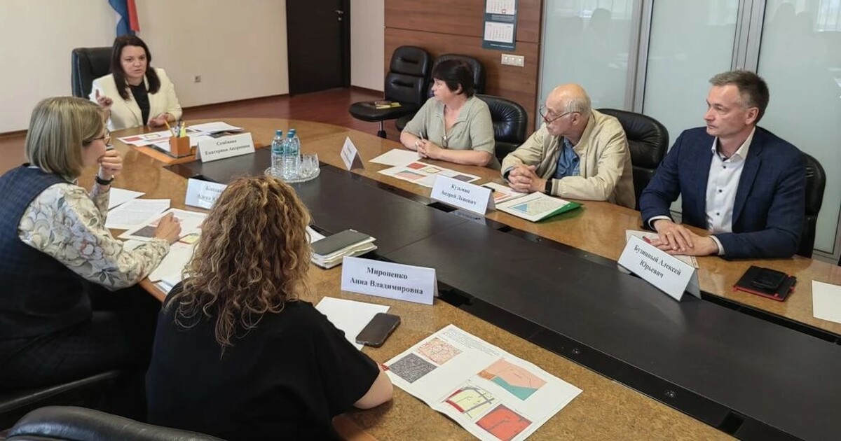 В Тольятти демонтируют недострой возле бульвара на улице Космонавтов Ранее вместе со специалистами минграда проработ...