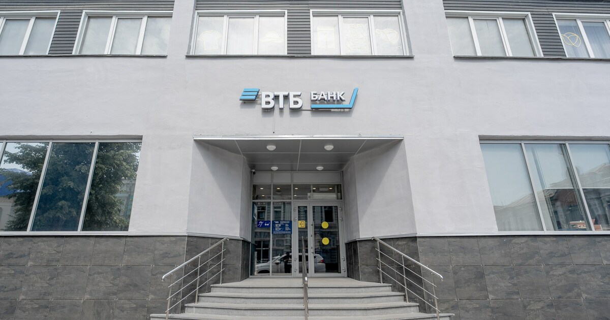 ВТБ открыл обновленный офис в Сызрани, продолжа...
