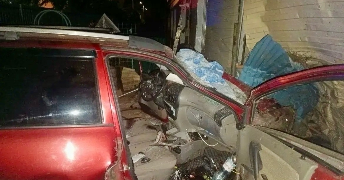 Спасатели деблокировали пострадавших и отключил...