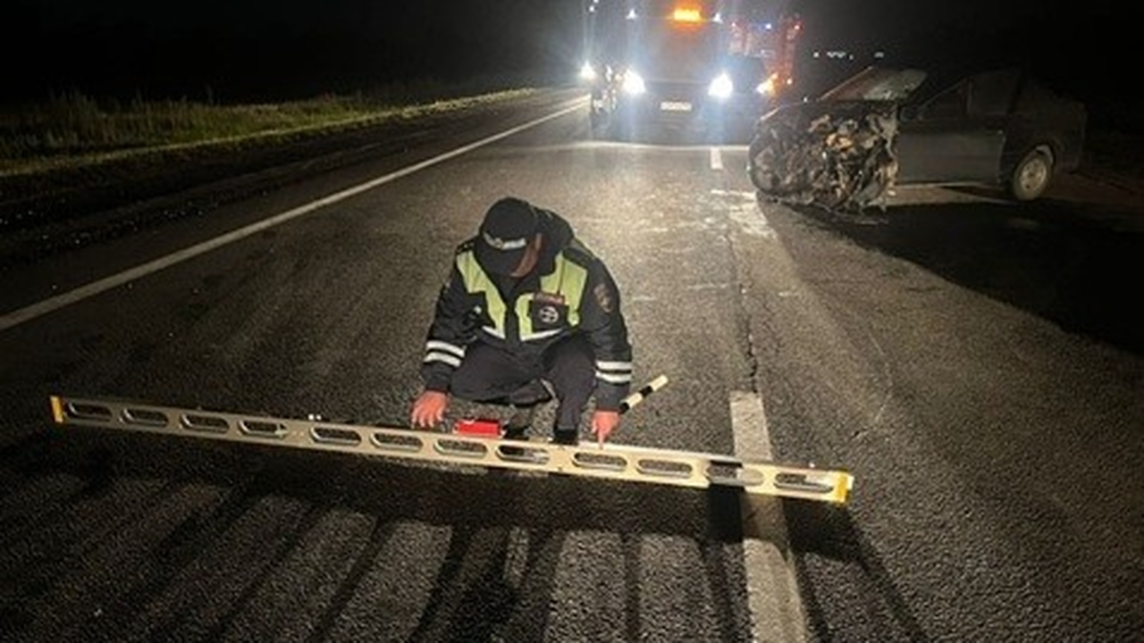 14 июля в Самарской области в ДТП в Елховском районе пострадали 6 человек Произошло лобовое столкновение Lada Granta и Ch...