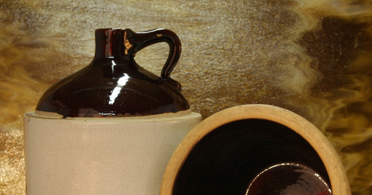 Нарколог назвал смертельную дозу метанола в домашнем самогоне Нарколог рассказал о рисках употребления домашн...