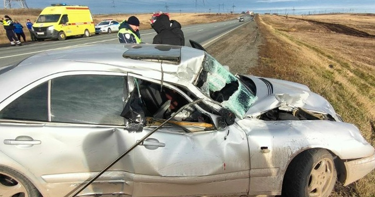 На месте ДТП работали спасатели и медики