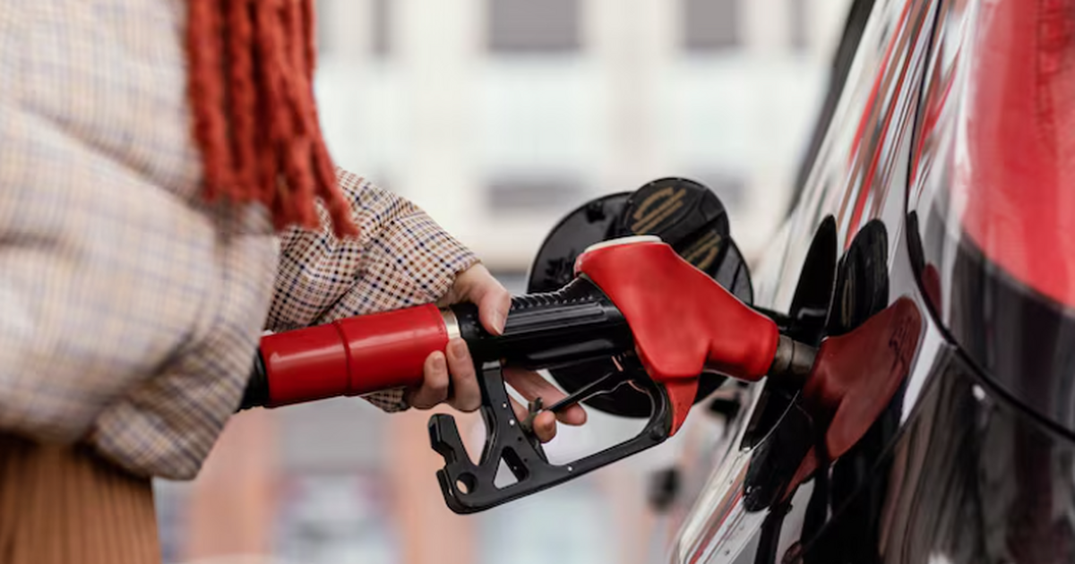 Почему автомобиль начинает требовать больше топлива: основные причины и решения Увеличение расхода топлива может быть связано с...