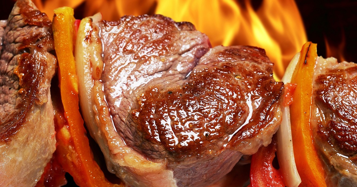 При этом средние траты составляют около пяти ты...