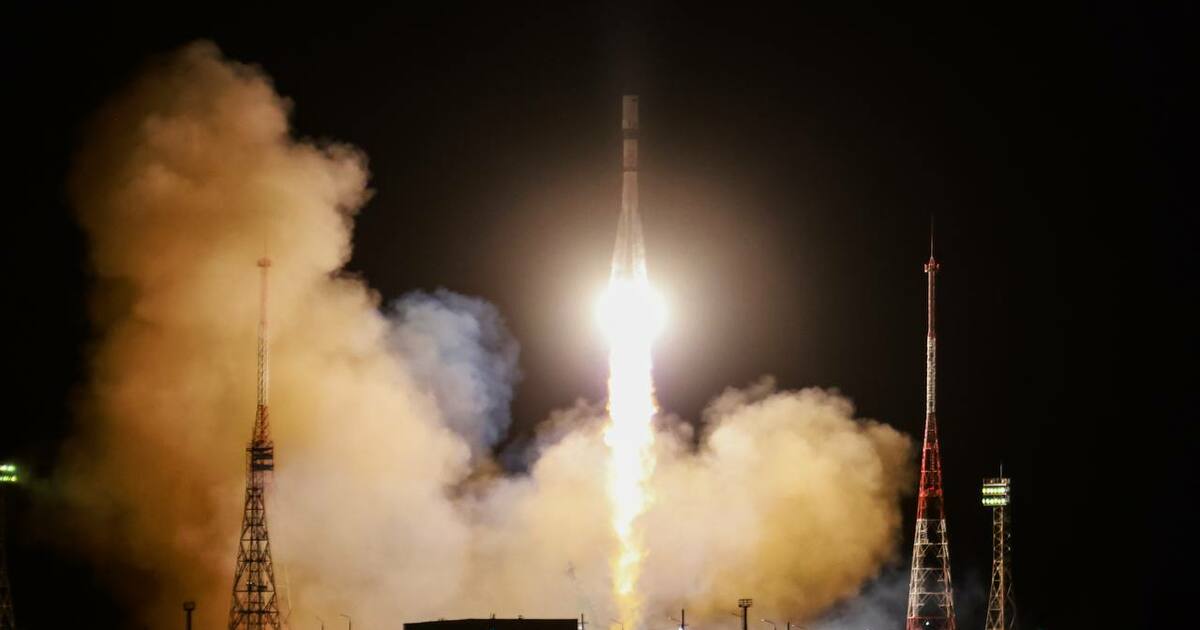 Стыковка с модулем «Звезда» российского сегмент...