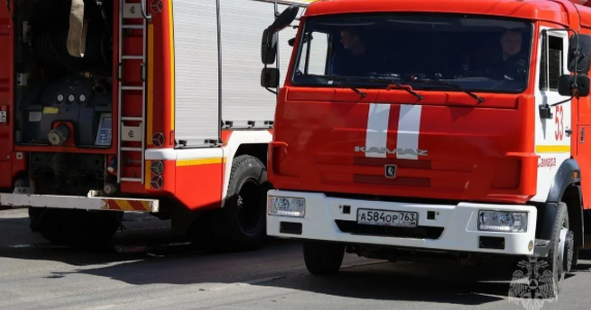 В селе Хворостянка в гараже загорелся автомобил...