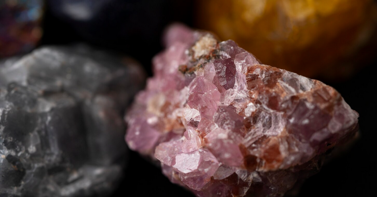 Группа ученых обнаружила первый минерал аммония...