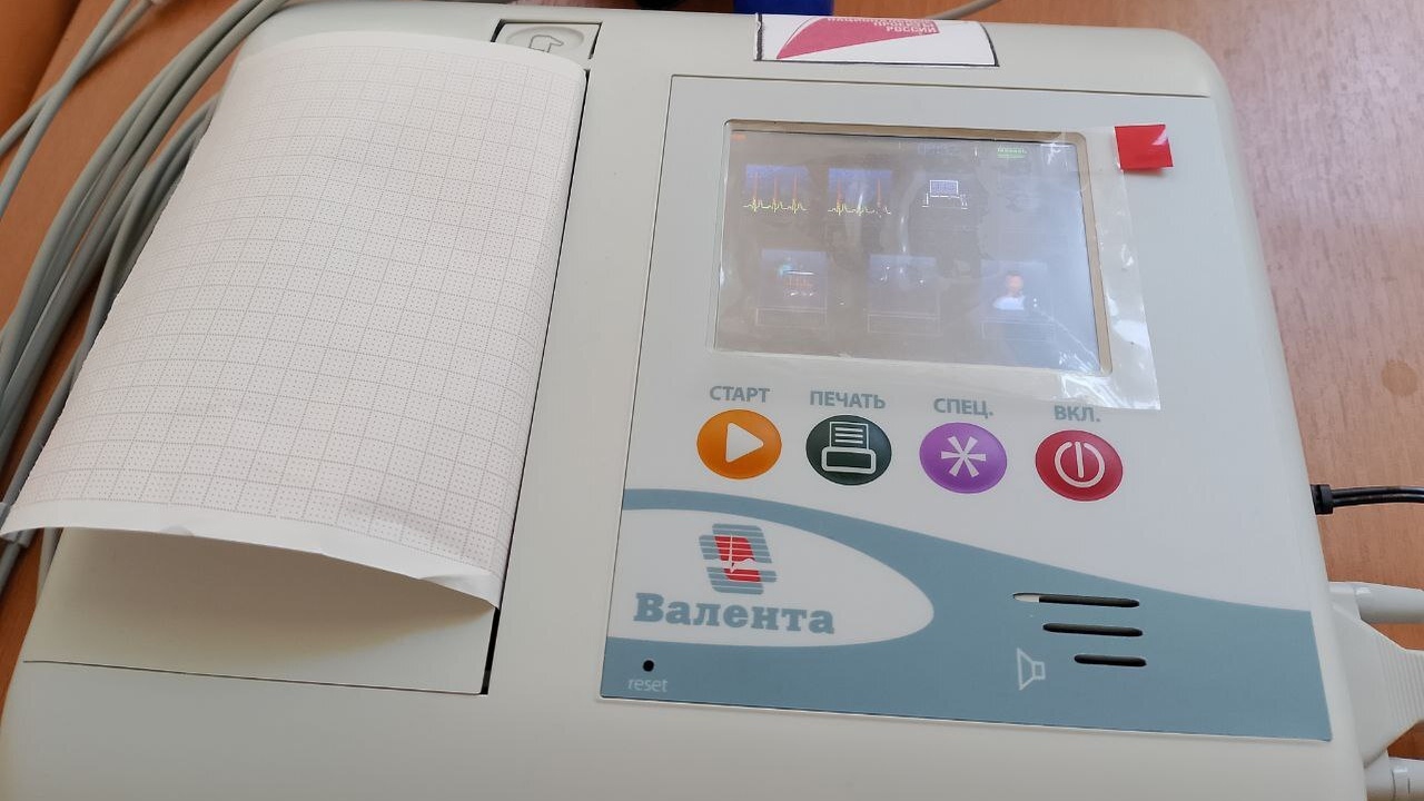 Более 400 электрокардиографов будут поставлены в медучреждения Самарской области Первые 10 аппаратов уже переданы самарской поли...