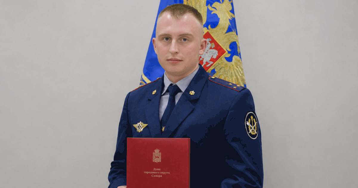 В Самаре сотрудника УФСИН наградили за помощь потерявшему сознание мужчине Сотрудник УФСИН по Самарской области Дмитрий Во...