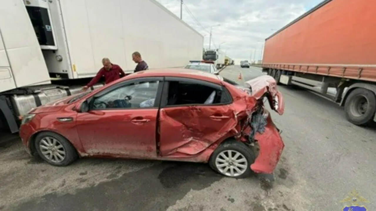 Кровь на асфальте: Россия утонула в ДТП и пьяных за рулём За прошедшие сутки, 20 июня, на территории Сама...