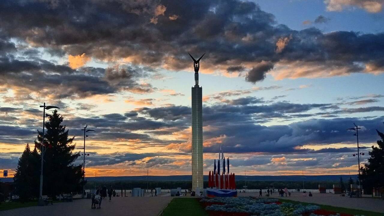Тайны монумента Славы: народные деньги, заводы и спорная плитка В Самаре, в честь годовщины Октябрьской революц...