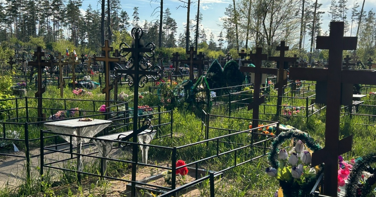 При этом размещение фотографии рядом с крестом ...