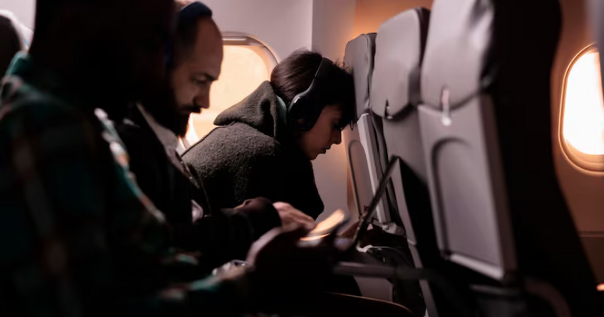 Консульские службы предупреждают о рисках перел...