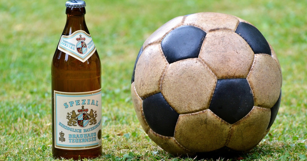 В Госдуме шестой год не могут решить вопрос о продаже пива на стадионах Ранее сообщалось о готовности Госдумы рассмотре...