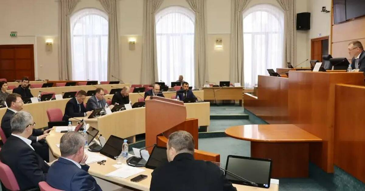 В Самаре обсуждают расширение парковки у областного онкодиспансера Очередное обсуждение прошло в Самарской губернс...