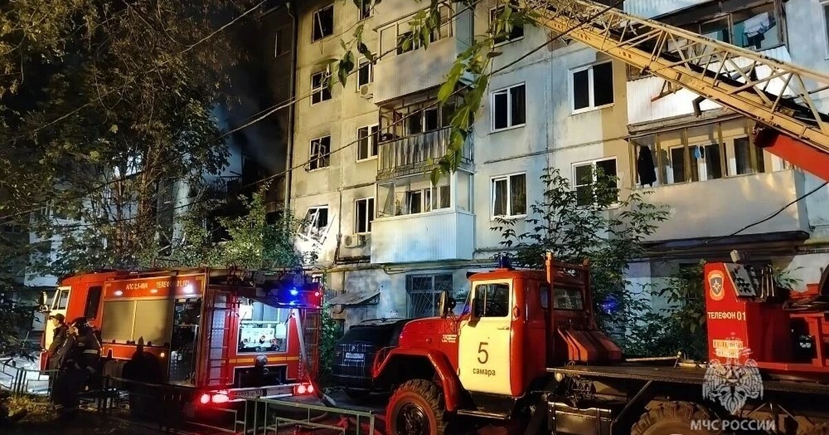 В Самаре пожар охватил квартиры подъезда дома на 22 Партсъезда Погиб один человек, 12 пострадали