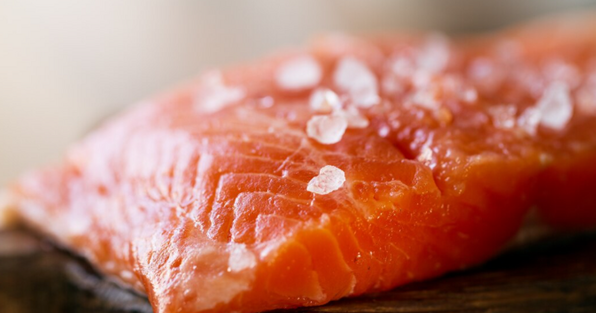 Горбуша получается сочнейшая, даже вкуснее дорогой красной рыбы: отличный рецепт, а главное простой Хочется эффект ужина из «ресторанной» красной р...