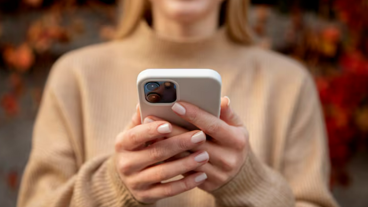 Apple обвинили в обучении ИИ на пиратских книгах: подан коллективный иск В Калифорнии против Apple подан коллективный ис...